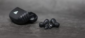 Adidas Z.N.E. 01 ANC снизу: "ножки", клеммы и микрофоны