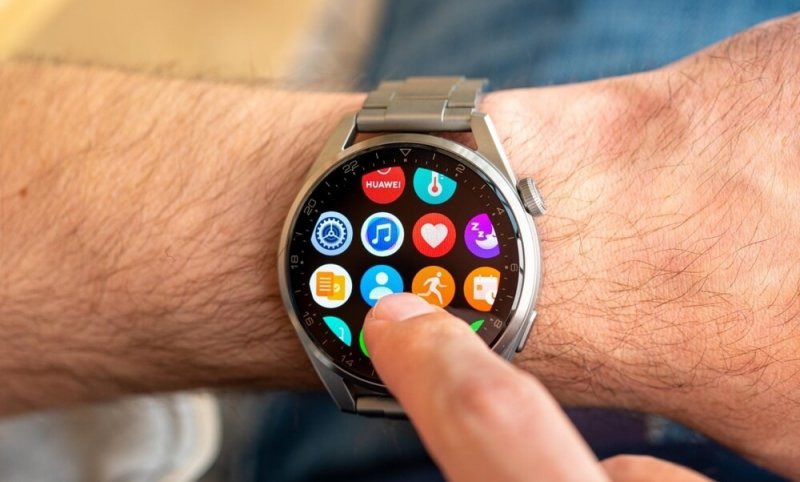 Huawei Watch 3 Pro на руке