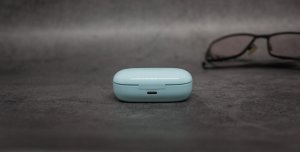 Huawei FreeBuds SE кейс сзади, разъём Type-C
