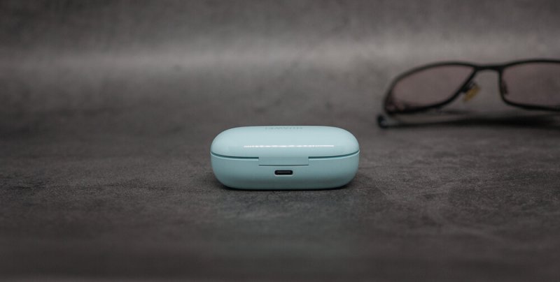 Huawei FreeBuds SE кейс сзади, разъём Type-C