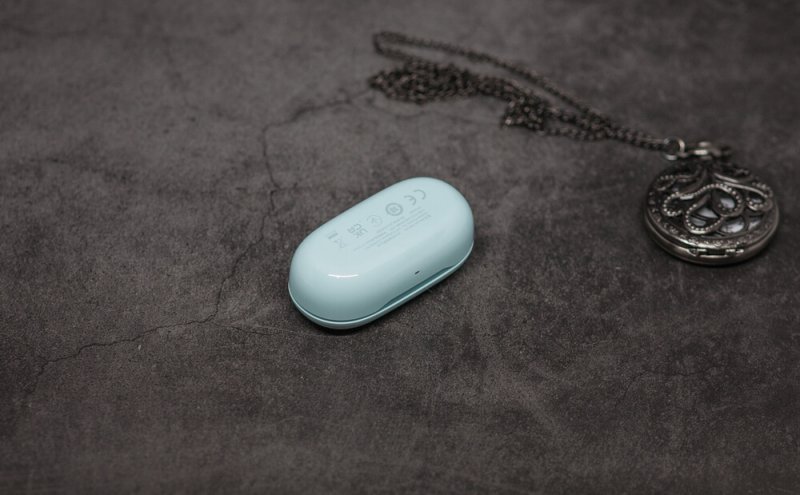 Huawei FreeBuds SE кейс снизу