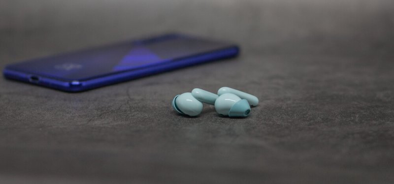 Huawei FreeBuds SE: корпусы сверху