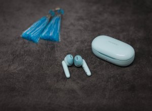 Huawei FreeBuds SE: мятный цвет