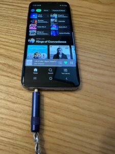 Disconnect and connect headphones