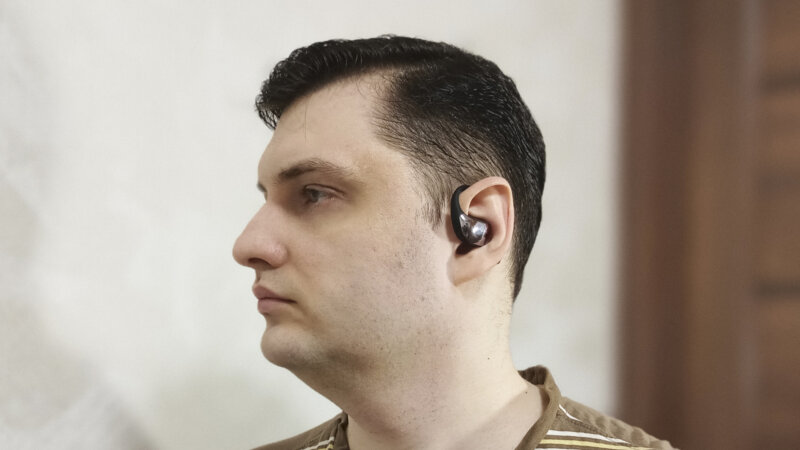 OneOdio SuperEQ T44 на голове 2