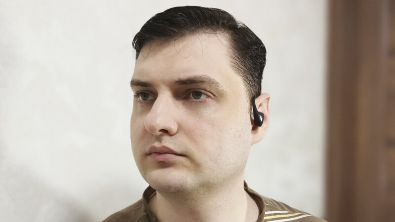 OneOdio SuperEQ T44 на голове 1