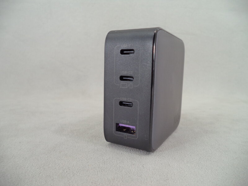 Обзор UGREEN GaN CD226 - Универсальное 100W Зарядное Устройство для Apple и Android 3 UGREEN Nexode CD226 - USB порты