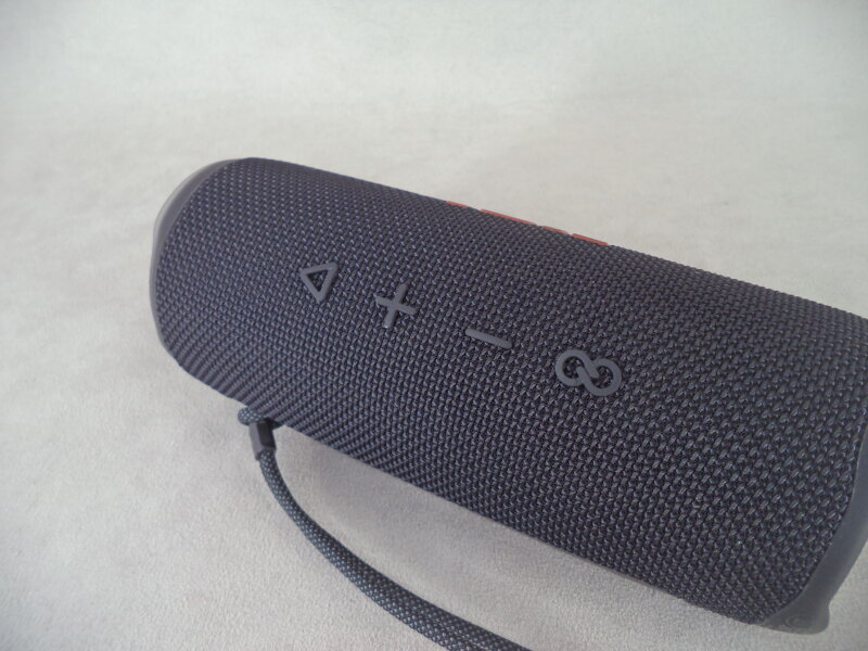 JBL Flip 6 - основные кнопки управления