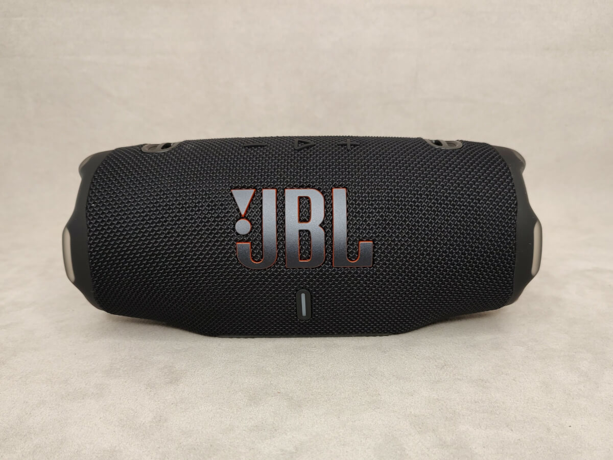 JBL Charge 6 фронтальная сторона колонки