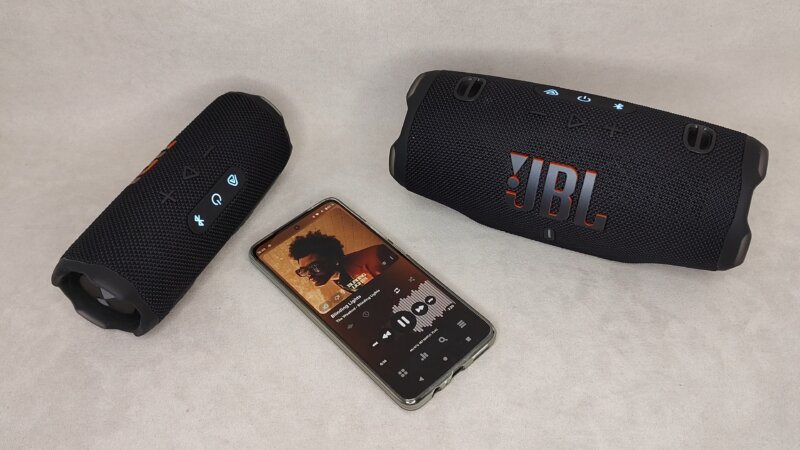 Совместная игра двух колонок JBL Flip 7 и Charge 6
