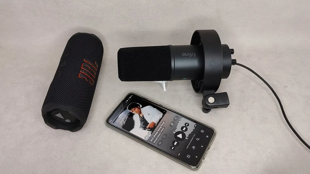 Обзор JBL Flip 7 vs JBL Charge 6 и JBL Flip 6 - Лучшая Портативная Колонка до $150! 4 JBL Flip 7 звук по блютуз