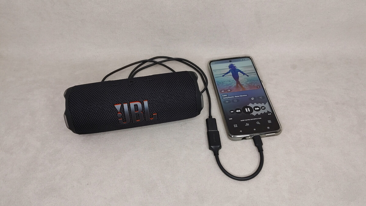 JBL Flip 7 - звук по кабелю