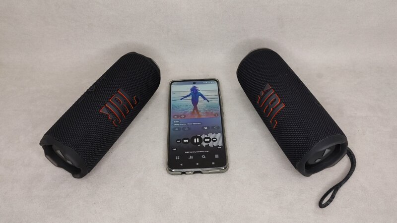 JBL Flip 7 и JBL Flip 6 - плеер
