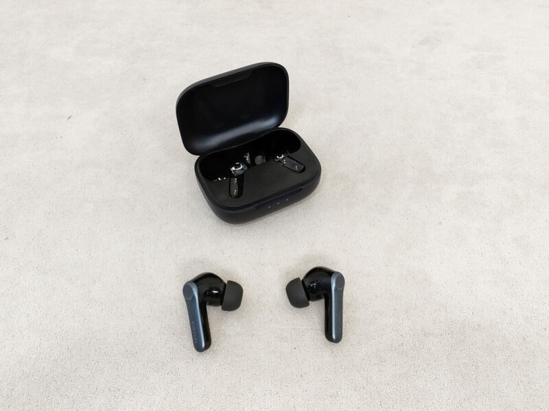 EarFun Air Pro 4 - наушники и кейс