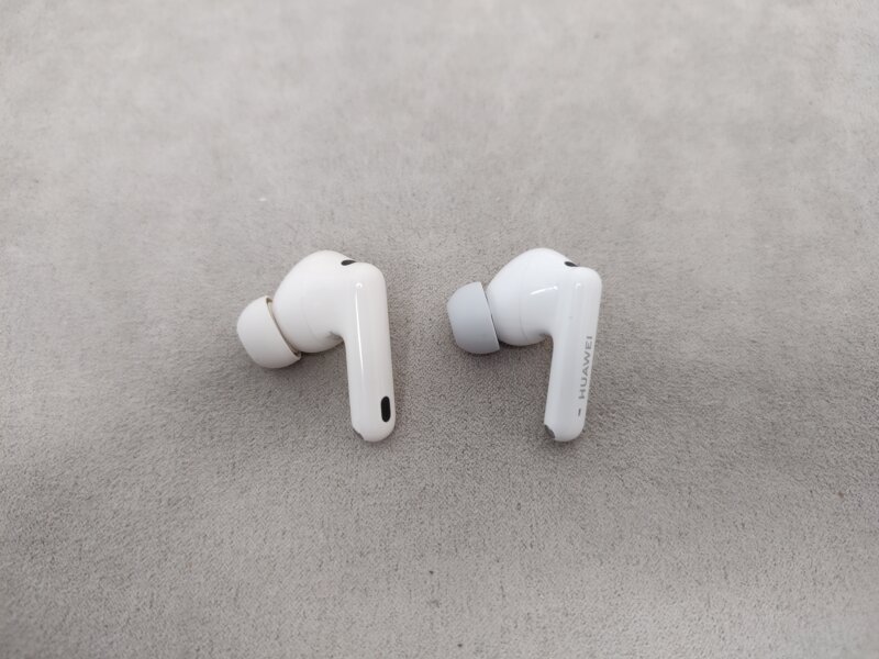 Huawei FreeBuds 7i vs Huawei FreeBuds 6i 1