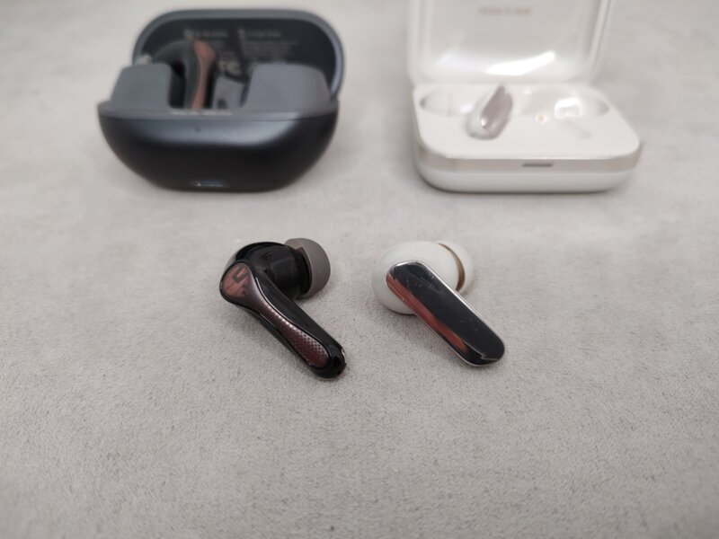 Soundpeats Air5 Pro vs Realme Buds Air 7 Pro 1