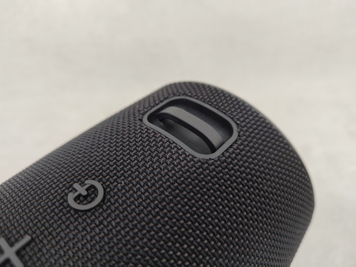 ОБЗОР HiFuture Gravity - ЛУЧШАЯ Колонка Размером с JBL Charge 6 до $60 68 HiFuture Gravity - проушина для крепления ремня.