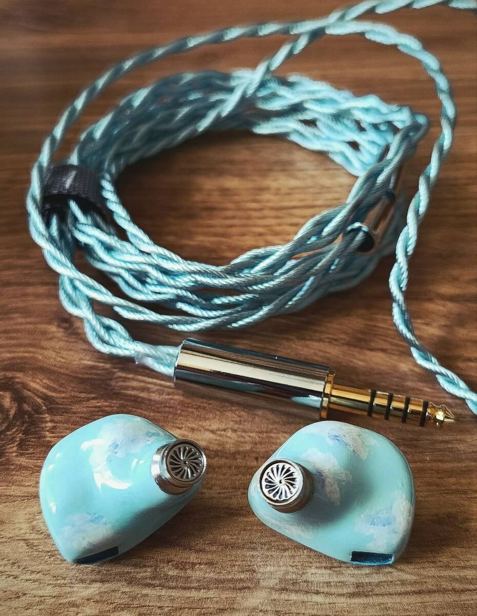 Обзор QoA Cloud Scape — Гибриды с Необычно Объёмной Сценой и Чистым, Свободным Звучанием за $130! 12 photo 2025 11 29 23 45 17