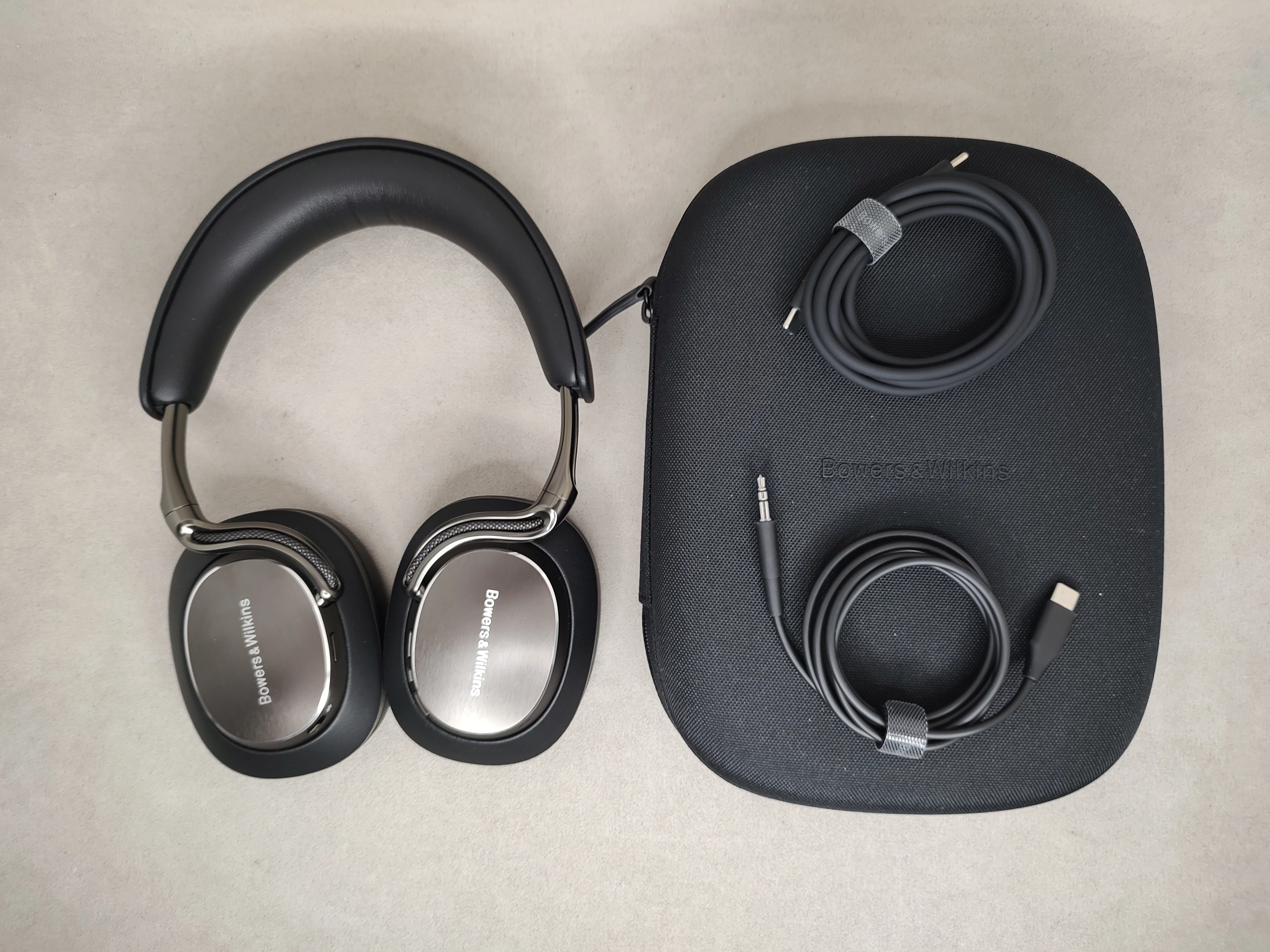 ОБЗОР Bowers & Wilkins Px8 S2 - Полноразмерные Наушники с Эталонным Басом 15 bowers & wilkins px8 s2 - комплектация