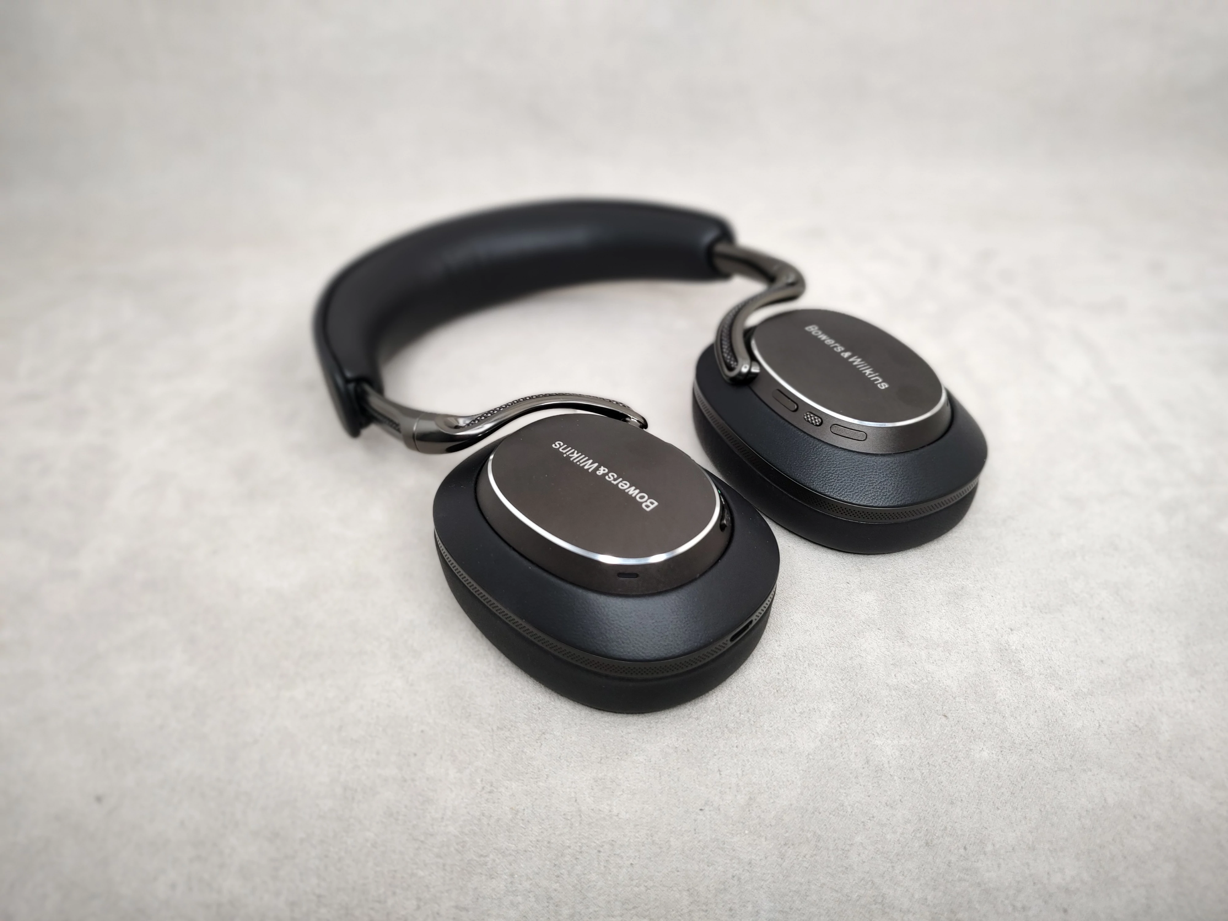 ОБЗОР Bowers & Wilkins Px8 S2 - Полноразмерные Наушники с Эталонным Басом 13 Беспроводные полноразмерные наушники Bowers & Wilkins px8 s2