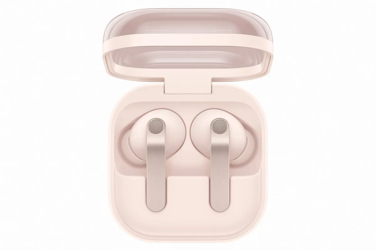 Samsung Galaxy Buds 4 Pro Pink Gold — кейс открыт