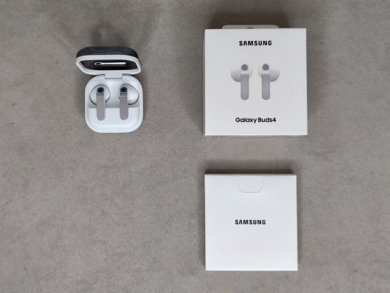Samsung Galaxy Buds 4 - комплектация