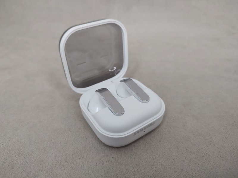 Samsung Galaxy Buds 4 - блютуз наушники