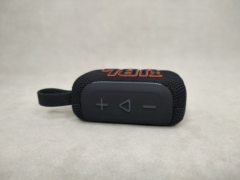 JBL Go 5 - кнопки управления плеером