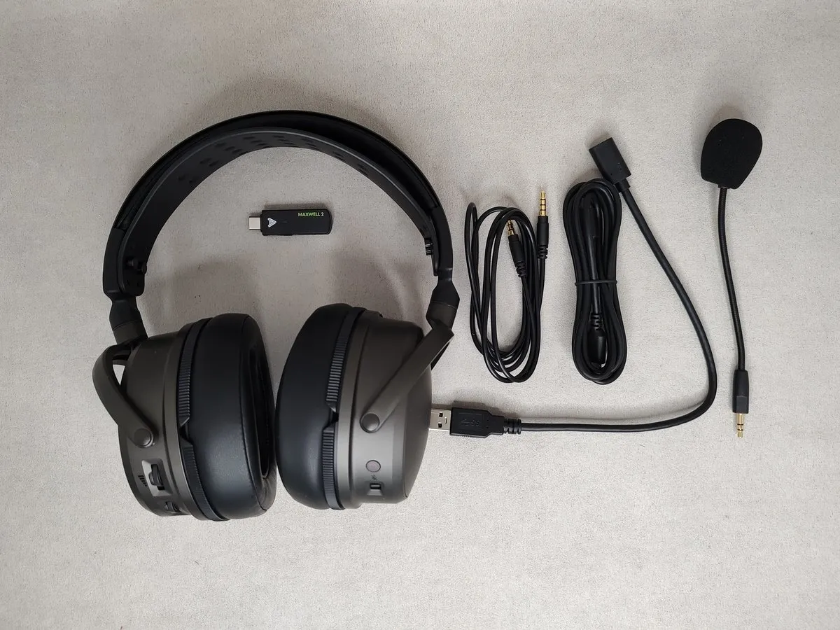 Audeze Maxwell 2 - ЛУЧШИЕ Полноразмерные Наушники для Игр 17 Audeze Maxwell 2 - комплектация