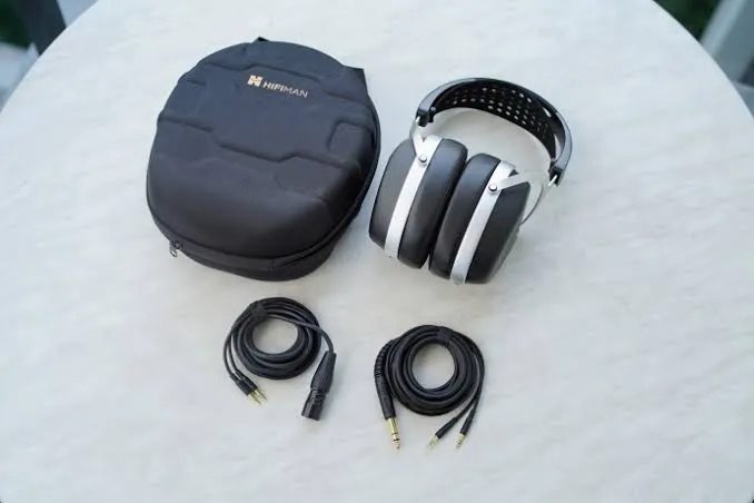 Обзор HIFIMAN Audivina LE — Брутальный Инструмент: Закрытый Планар, Который Стоит Дешевле, чем Играет за $399 15 HIFIMAN Audivina LE Комплект