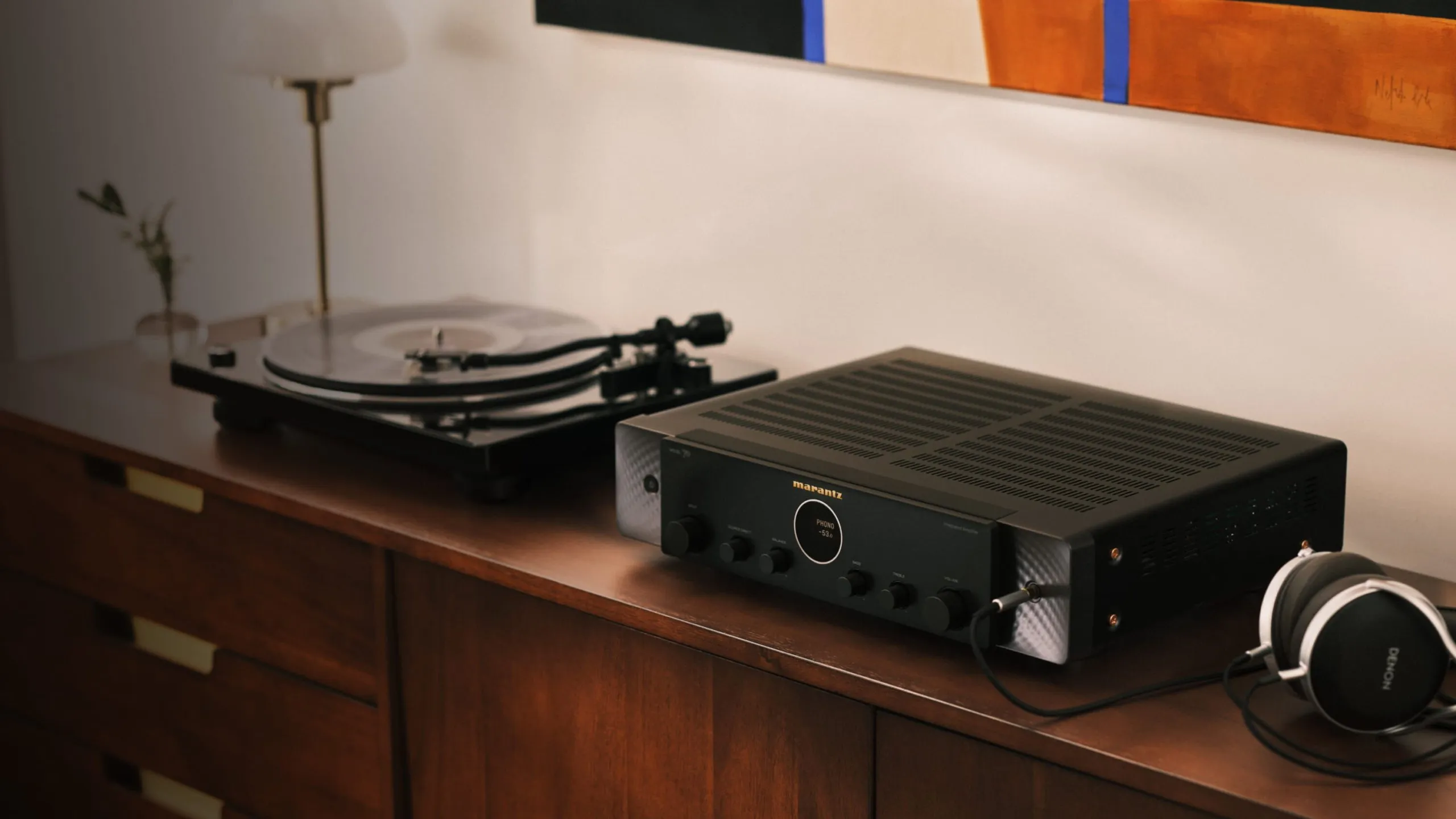 Нові Marantz MODEL 70 і CD 70 (2026) — Програвач Дисків із Підсилювачем для Навушників за $750 1 Підсилювач Marantz MODEL 70 чорного кольору