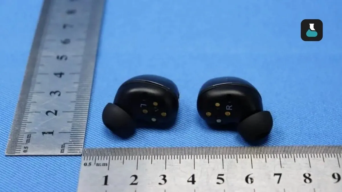 Слух — Sennheiser Momentum True Wireless 5 Выходят 19 Августа Примерно за $345 1 TWS-наушники Sennheiser Momentum True Wireless 5 на снимке из утечки, рядом измерительные линейки