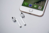 Apple выручит $3 млрд за новые беспроводные AirPods.