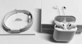 Компания Apple начала свои первые поставки беспроводных наушников AirPods