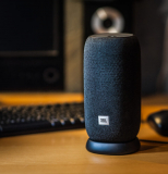 Обзор JBL Link Portable – умная колонка с Алисой